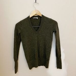 🤍Everlane 100% cashmere v neck sweater 🤍